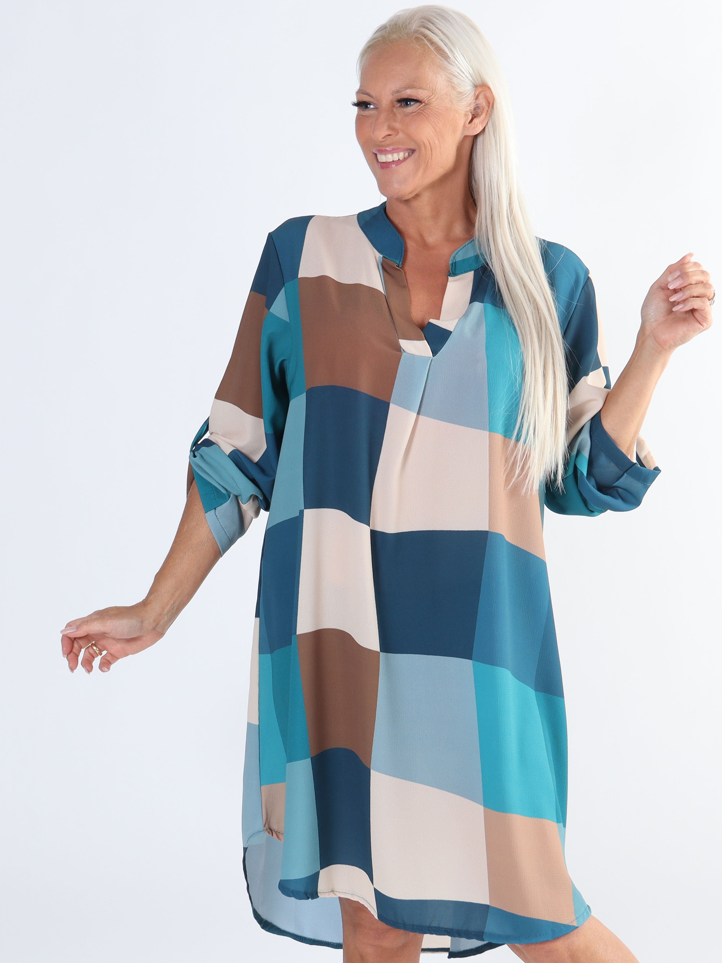 Vanesa Dress Check - Let og luftig plus size kjole